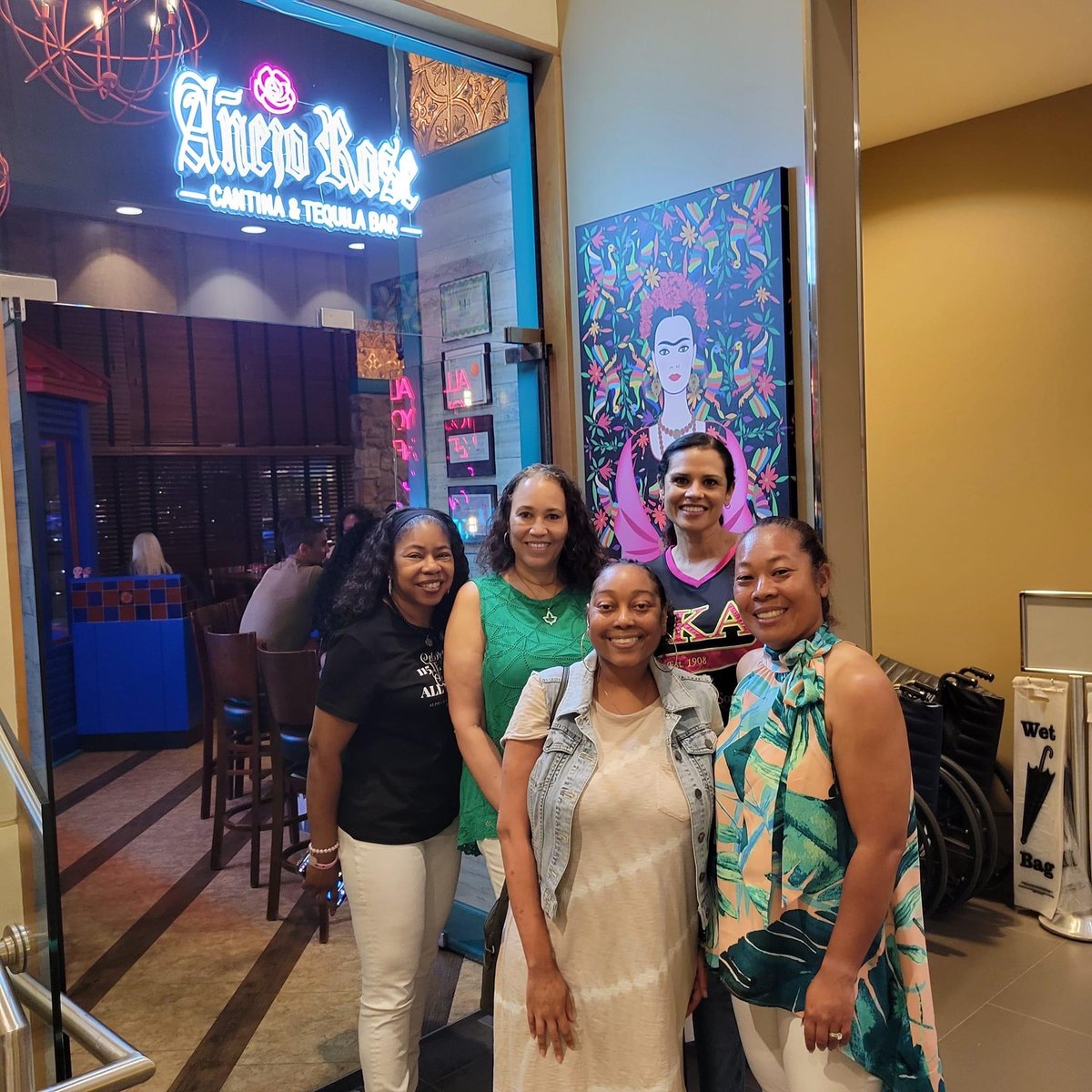 iotalambdaomega's tweet photo. The Sister Squads were out in full effect last night. Several squads took advantage of the beautiful weather and gathered for some sister time over dinner. ๐๐
#StrengtheningOurSisterhood
#NARFirst
#sororsquad
#AKAILO #AKA1908 https://t.co/PeLS3OIVlo