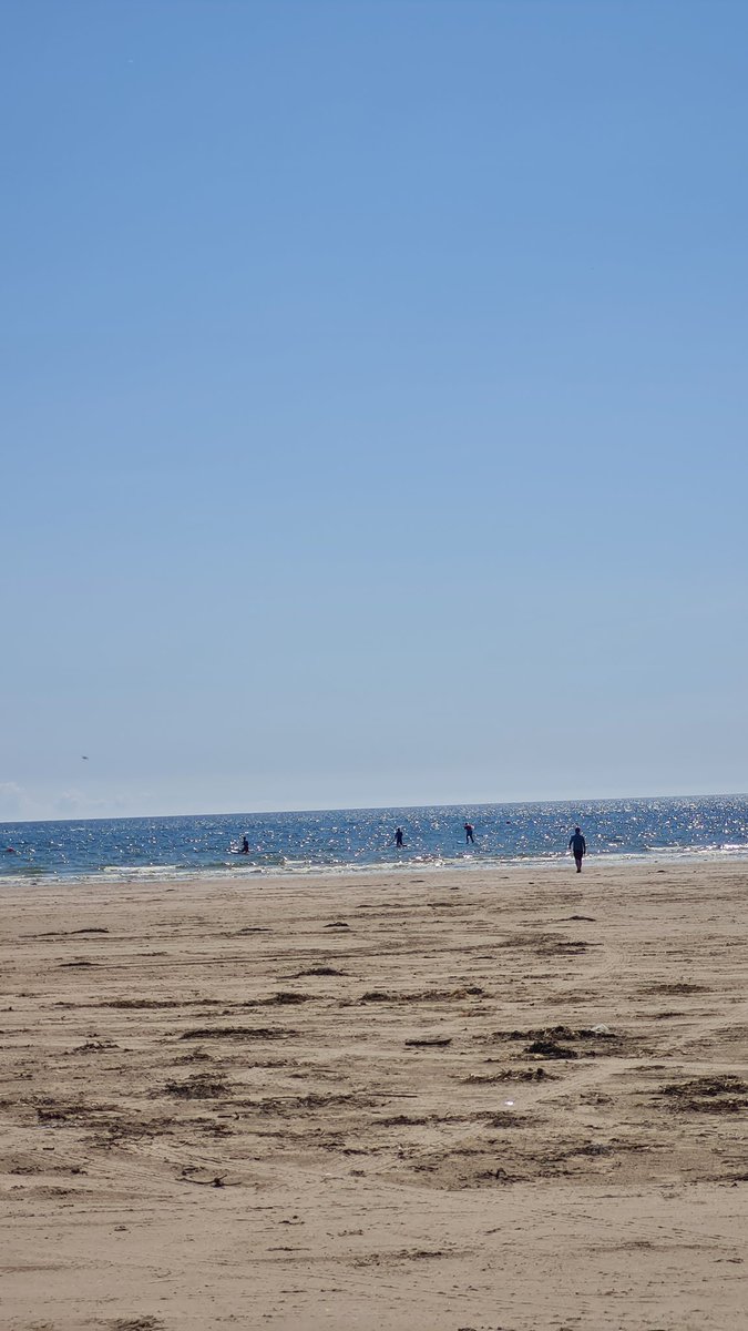 EYPlaysets's tweet photo. We've got glorious weather in Wales today 😎 Beach day!
 #NorthWales #ItsAlwaysWindyAtTheBeach #NorthWalesBeach #SunSeaSand #SummerHasArrived https://t.co/PjNOlzNFGo