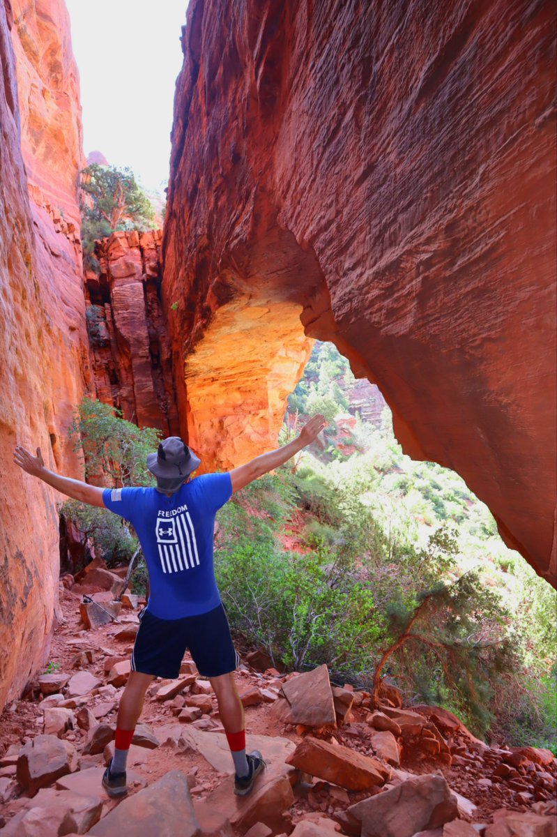 Hunter47539692's tweet photo. Beautiful day FREEDOM #sedona #hiker #sedonaadventure #arch #stonearch #Stonebridge #Beautifulbridge #Rockbridge #canyon #Canyonview #Outdoors #UnderArmour #adventurehiker #secretbridge #naturebridge #storyofmylife #Nomad #nomadhiker #workout #Arizona https://t.co/WkLH0gMRcU