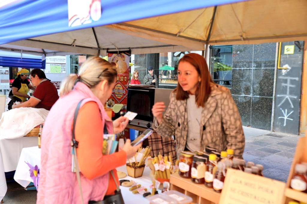 💯🤩🏛🇵🇾🙌🏼📸 #GALERIA Feria de Sabores y Colores de la SENATUR con apoyo de <a href="/itaipuparaguay/">ITAIPU Binacional Py</a>
Emprendedores de distintos puntos del país con variedad de opciones gastronómicas

📆Hoy sábado 13 y mañana domingo 14 de mayo sobre frente al Turista Róga de SENATUR
#FiestasPatrias2023