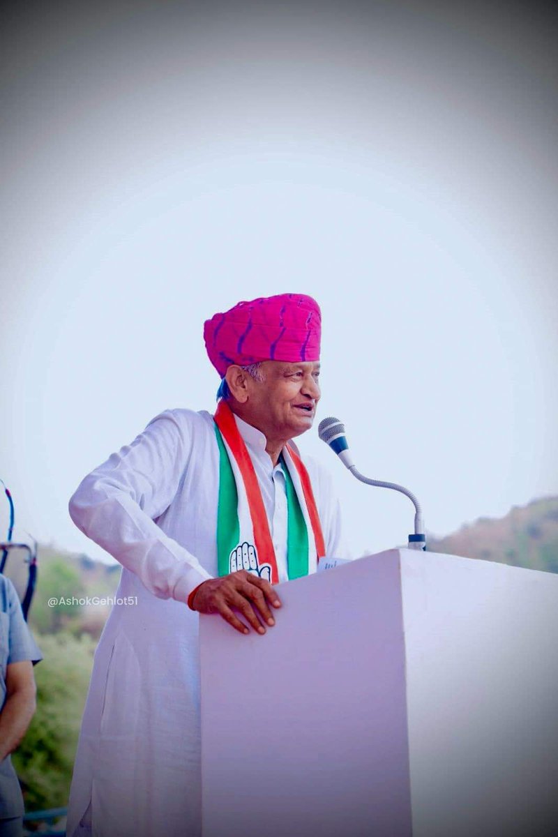 BharatJodoNyayY's tweet photo. कर्नाटक में राज बदला हैं,
राजस्थान में रिवाज बदलेगा।
#AshokGehlotPrideOfRajasthan 
@ashokgehlot51 https://t.co/Vy2AfR58ie
