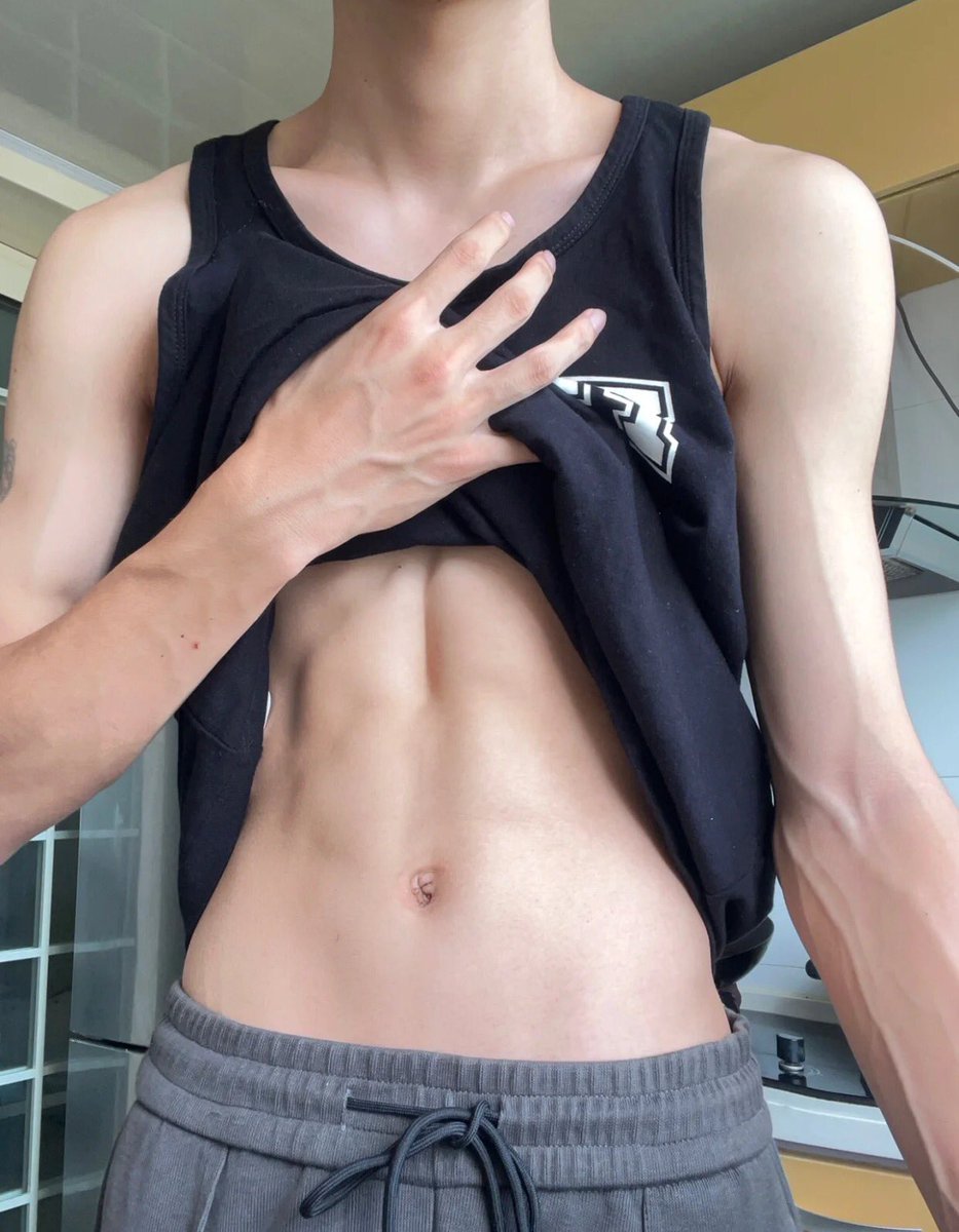 186717819wer's tweet photo. 微勃🤤（有没有正装丝袜让我尝一下 https://t.co/D3DZQQrfPL