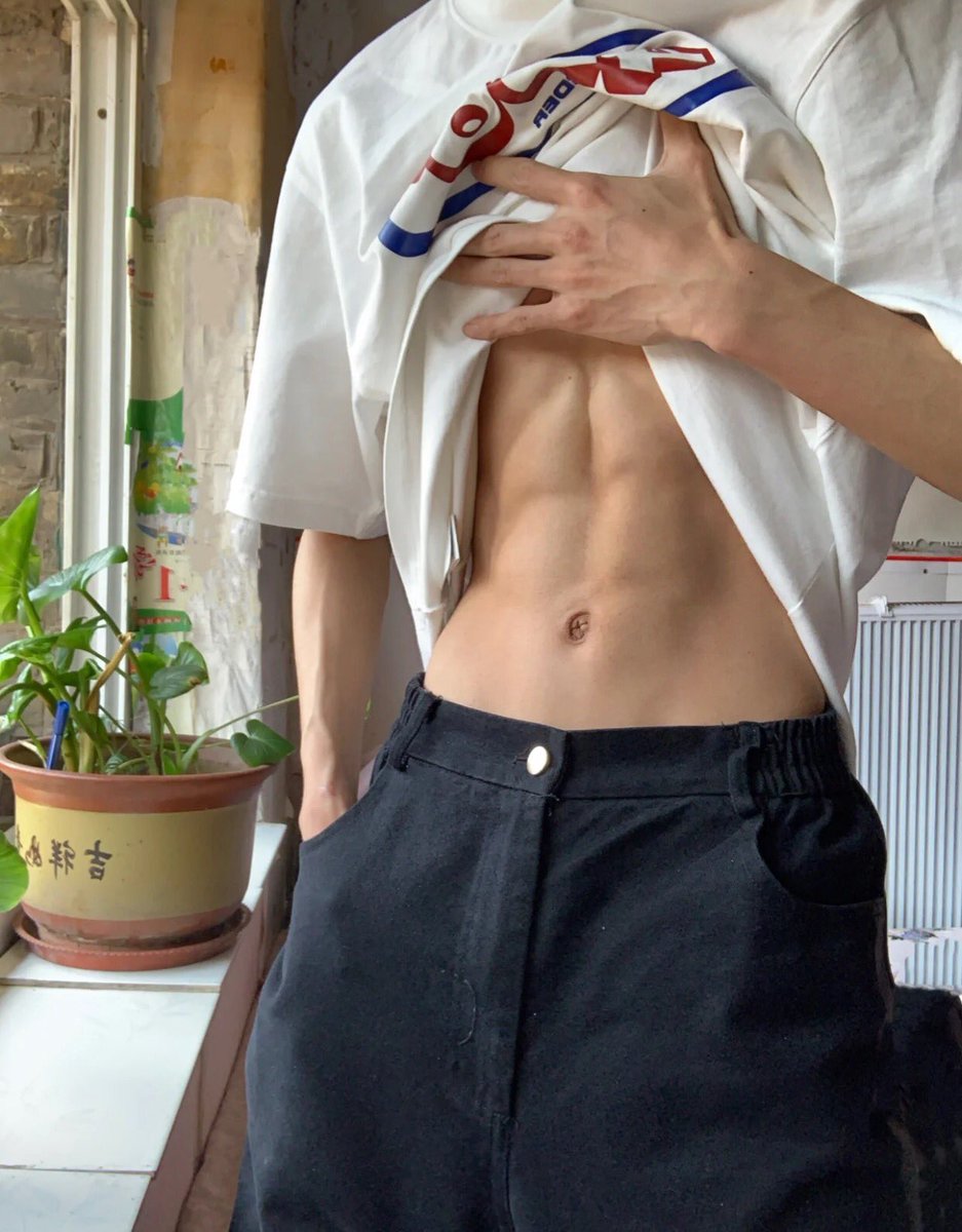 186717819wer's tweet photo. 微勃🤤（有没有正装丝袜让我尝一下 https://t.co/D3DZQQrfPL