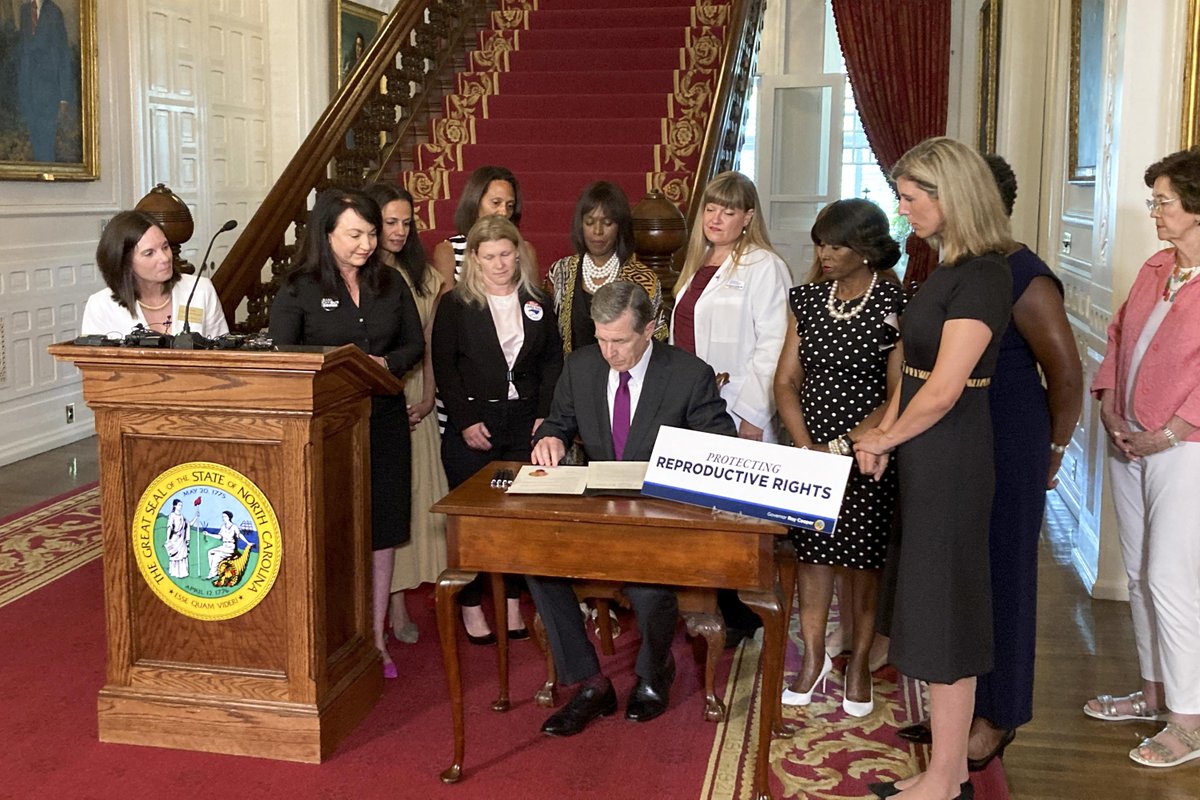 factandrumor's tweet photo. Governor Cooper restores abortion rights. And #BreakingNews***, #ERA STILL hasn't passed. WTH*%$*#$*#!!!!?! Men, imagine if YOU lacked equal rights. Let's ALL support equal rights for our mothers, wives, daughters or other loved ones, right? #DemVoice1 #WTPEarth #Resist #DemCast https://t.co/bI0wp0ETPP