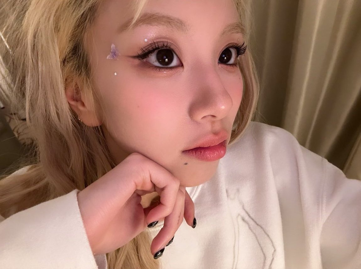 chaeyoung pics tweet media