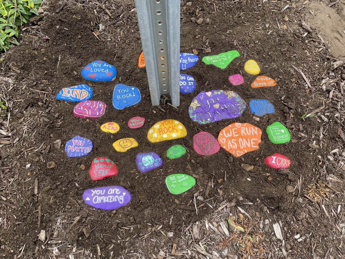 Park_KeyClub's tweet photo. Key Club was out again today at Hearthside Park helping to cleanup our adopted park and adding a little flair!
#ParkCommunity #WeRunAsOne https://t.co/gHb4mecugC