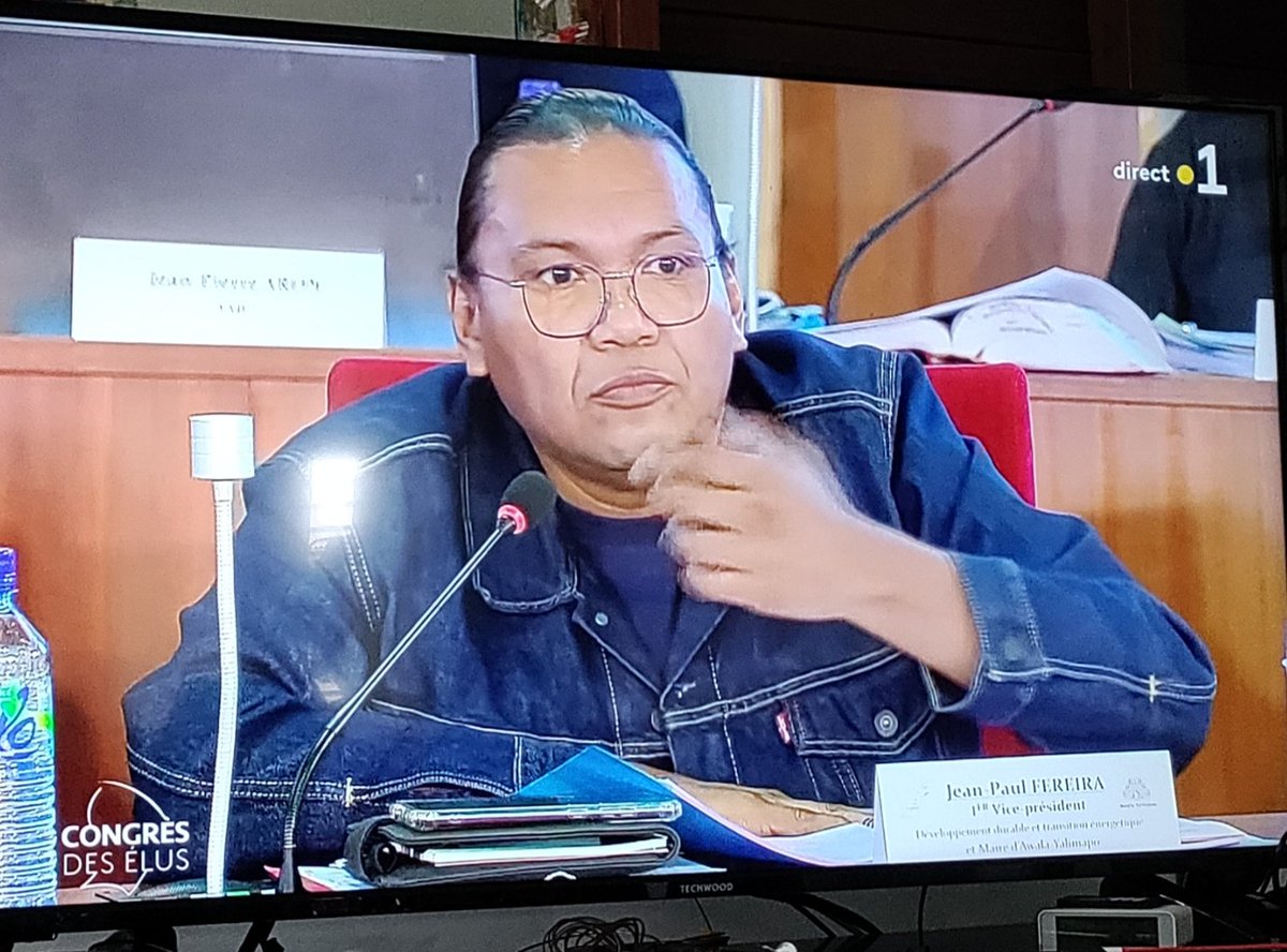 En_Guyane's tweet photo. Jean Paul Fereira veut éviter le communautarisme, "construire un société ensemble". (à définir ...)
Bon courage!
"Nous sommes tous guyanais". (à définir aussi ...)
#ctg #guyane. #evolutionstatutaire https://t.co/XRq7hGtLwc
