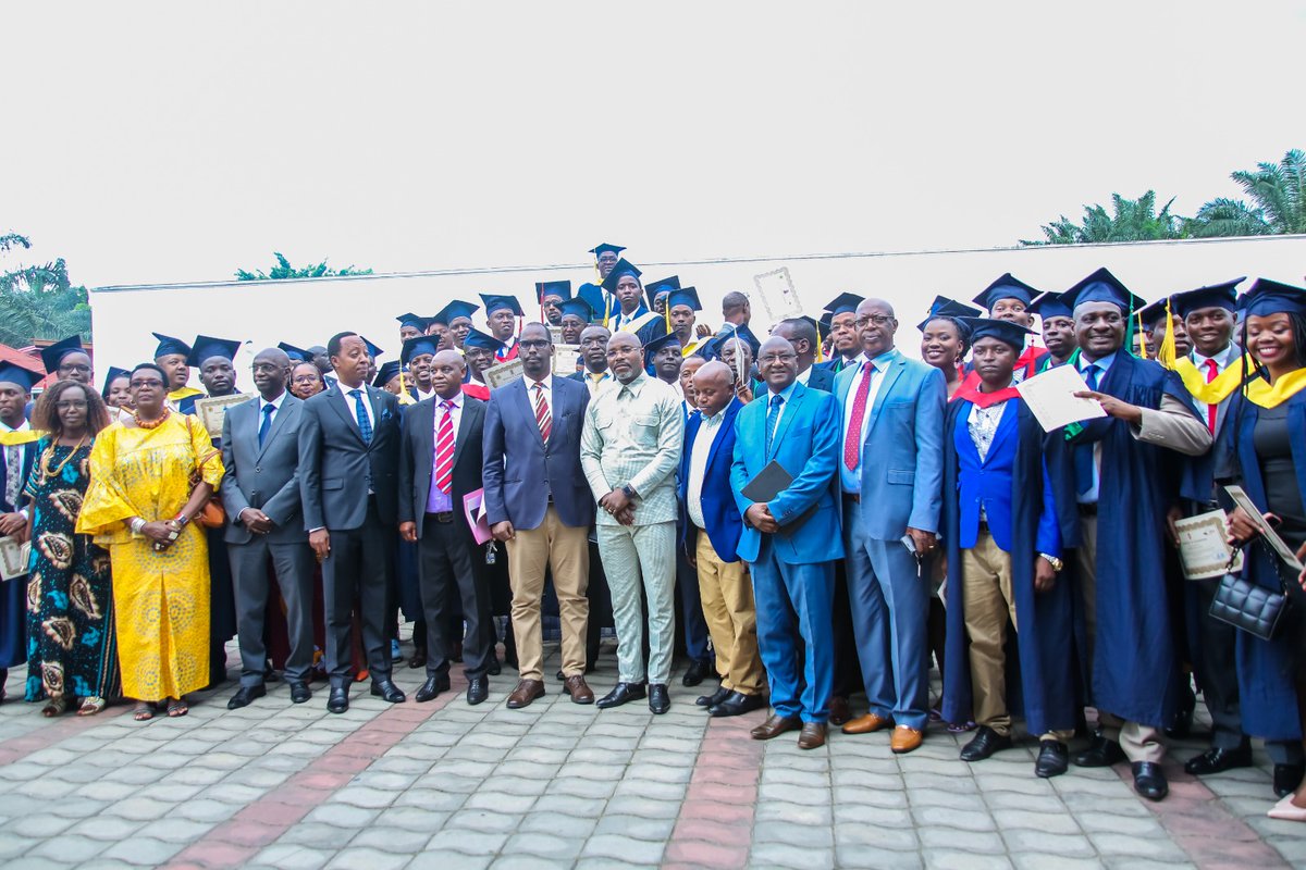 chrisnibas's tweet photo. Les déclarants en douanes &amp; transitaires jouent un rôle clé ds la chaine logistique d'approvisionnement. Le #EACFFPC permet une maitrise des règlementations existantes &amp; une certification reconnue par les pays membres @jumuiya. Remise des Diplomes à la 6è promotion 🇧🇮 ce Vendredi https://t.co/mRNmGFa9pZ