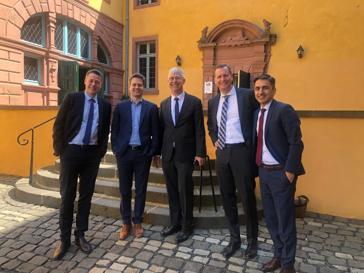 florian_bonner's tweet photo. Wissenschaftlich top notch &amp; hochemotional beim 36. Burgau Symposium der Dürener Kardiologie. @KH_Dueren @KhDueren Ein großer Dank an die tollen Redner &amp; Hermann Roth für seine Lebensleistung! https://t.co/twMCeX7ceF