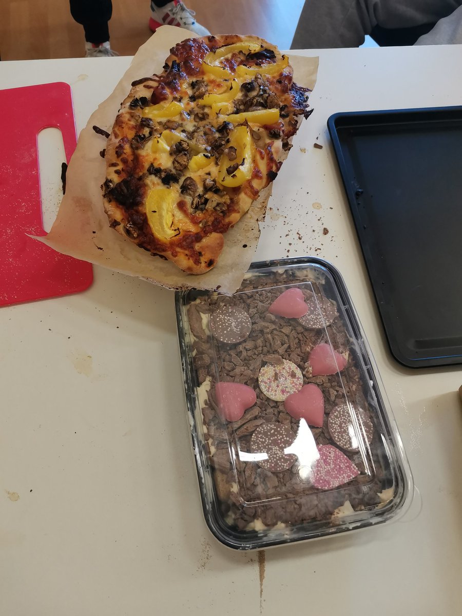 QuadrantLeisure's tweet photo. A brilliant #saturdaychefclub today as part of our #pretendychef programme.
Made pizzas from scratch, pasta pots and tiramisu.
Find out how your kids could join in next time.
https://t.co/6qvwwdGp1n
#cookingwithfamily #cookingworkshops #cookingwithkids #cookingwithkidsisfun https://t.co/ghQHvWAKdr