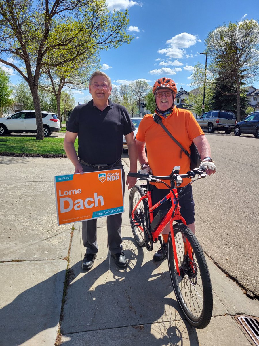 I always meeting interesting people when on my Rad Rides.
@LorneDach 

#cyclingwithhukkusan
#myradmission
#1goodthingtoday
#myradride
#buildingmomentum
#momentumisbuilding
@RadPowerBikes 
#yegbike
#fogsocialcyclinggroup