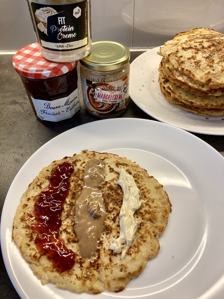 KrisBlackRose's tweet photo. This week’s Saturday Sin - my #pancakes with #cinnamon powder, #strawberryjam #almondcream #wheyproteincream…. yes, all in one 😅 #SaturdaySin https://t.co/5e5wRhONBN