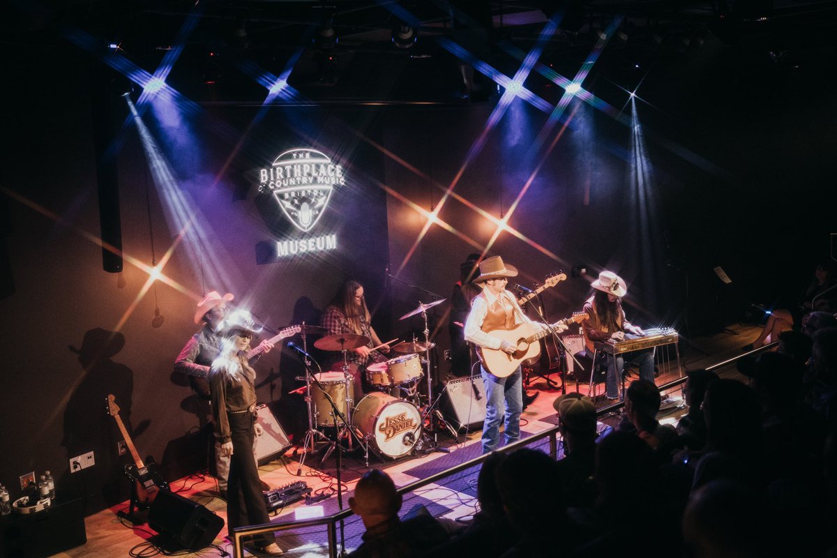 BCMBristol's tweet photo. @thejessedaniel at @wbcmradio Farm and Fun Time was our kind of country ๐ค ๐โฆand how about those opening tunes from @COMPBERRYMUSIC and @BillandBelles!! One heck of a night! Canโt wait for the next one!
๐ธ: Ashli Jaden Photo
#jessedaniel #mykindofcountry #farmandfuntime https://t.co/8fdbdKwWp6