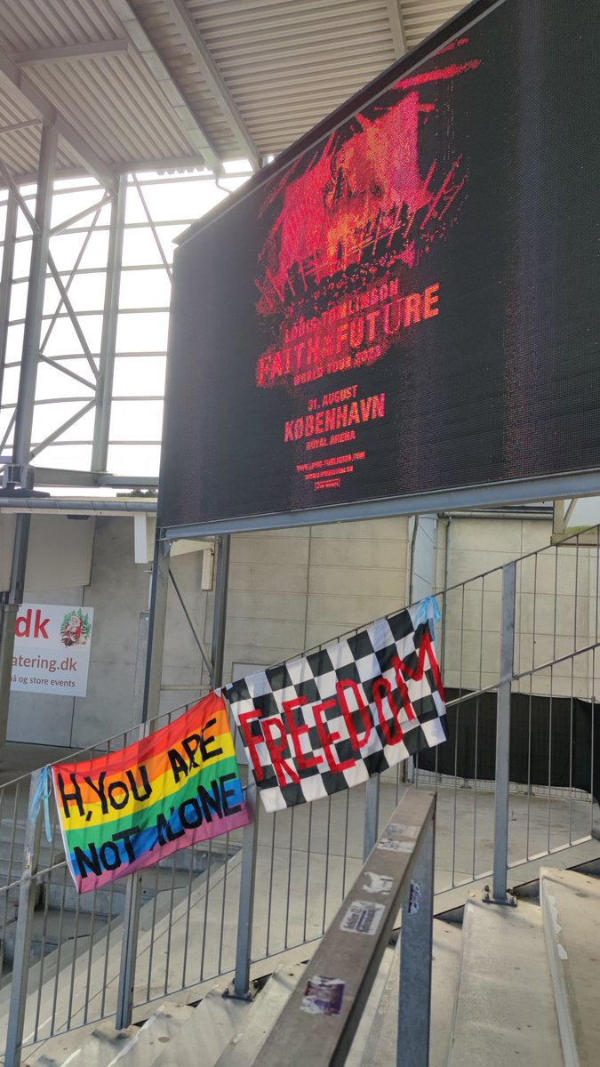AiwCopenhagen's tweet photo. Managed to hang my flags in a perfect spot 🥰
Anyone in pit, please take pics for me 🥰 https://t.co/cpFt9squQs