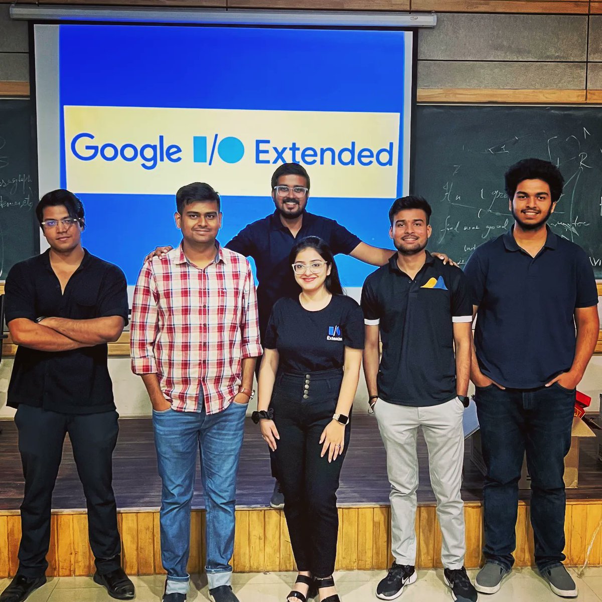 TheSuranaverse's tweet photo. Google I/O Extended at BIT Mesra 🚀

Loved interacting with the amazing audience, excited &amp; pumped to work more on recent technologies &amp; utilised their summer to the best with our #CodeCampJH 💪🔥

Big thanks to @explorash for organizing this &amp; inviting us 🫶

#Community izzz ❤️ https://t.co/ZRCVxWlb1N