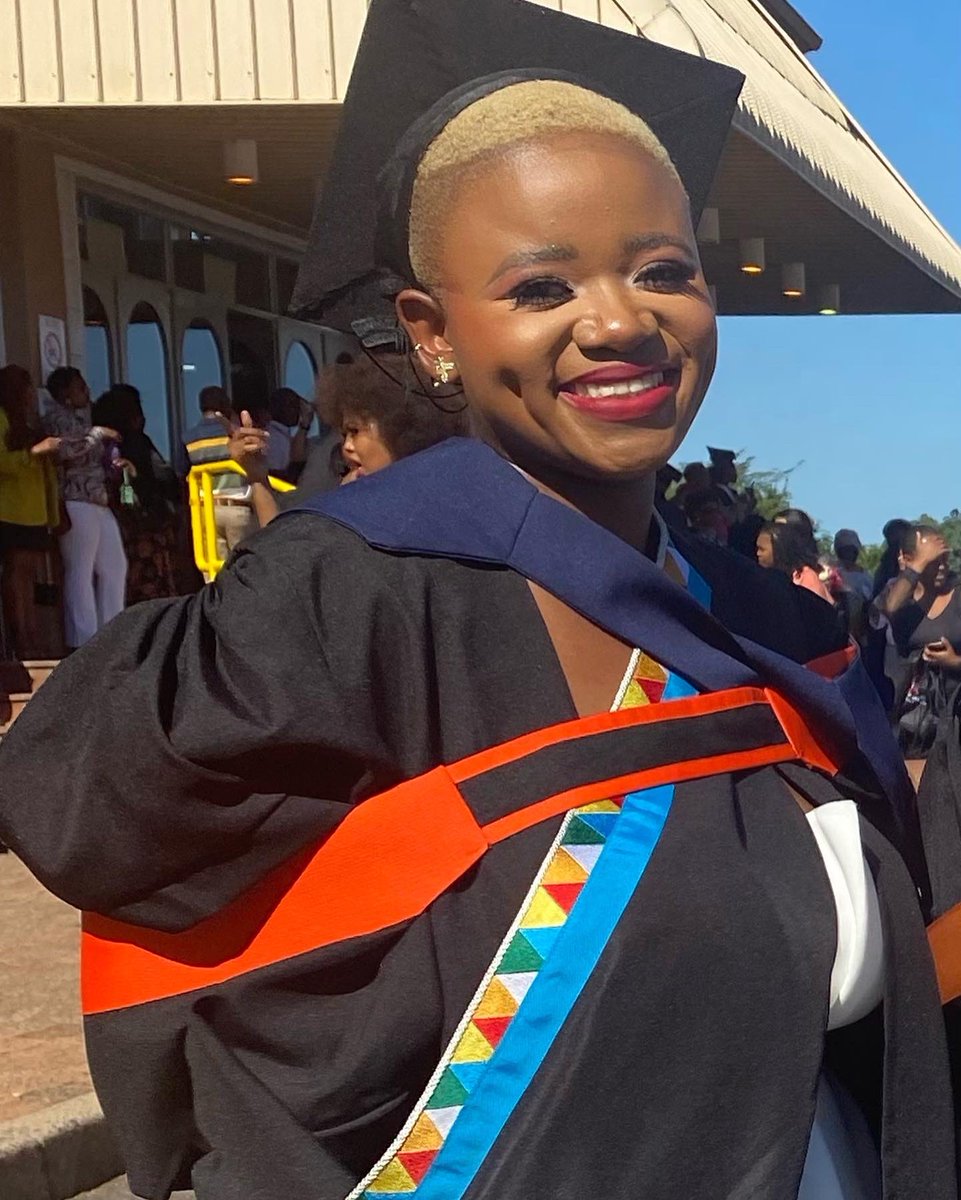 Ree_teddyY's tweet photo. 3x graduand💙🙏❤️ God is good #UKZNGrad2023 
NQF LEVEL 8 HOLDER💙 https://t.co/TNR0rVJKE6