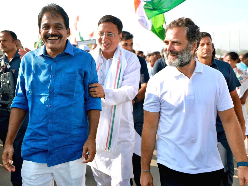vijaythottathil's tweet photo. Give the credit where it is due, these two people have heard a lot in past and everyone have attacked them based on many results & issues! 
In Karnataka both @kcvenugopalmp & @rssurjewala has done tremendous job to keep the lot together to fight mighty BJP, hearty congratulations to both of them on a tremendous victory ! 
They deserve a pat on their back ❤️
#KarnatakaElectionResults