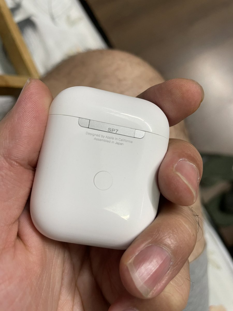 InfinitySupes's tweet photo. Never shop electronics from @amazonIN . they sell fake products. I just bought Apple Airpods 2nd generation and that too from a reputable seller #apparioretail of @amazonIN This is how you treat your customers. Never thought amazon could do this... #fakeairpods #amazon #fraud https://t.co/A9crW0yXVK