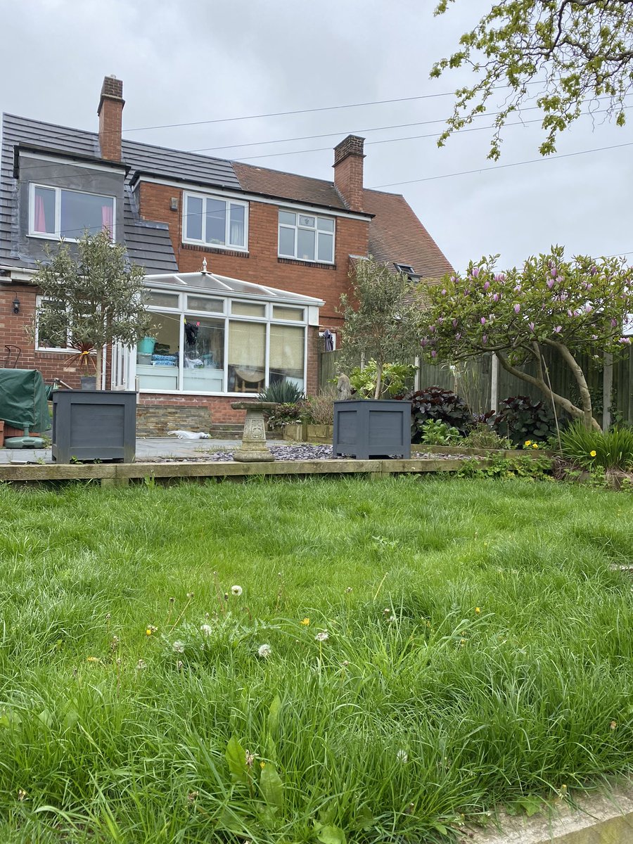 NomadDisciple's tweet photo. Started at 7am and the whole garden is ready for summer!! https://t.co/cjDIwb0WoJ