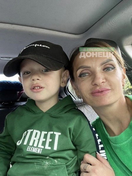 SMO_VZ's tweet photo. Donetsk DPR
🥀Today the Alley of Angels was joined by Matvey, his mother died with him.  Bombed at home, burned to death by NATO nazis.

🙏She was a good person, she helped at the funeral of all the fighters who died from the neoghborhood, she looked after a wounded Hero who had his leg and arm blown off near Avdiivka.

The Kingdom of heaven!

 Донецк | ДНР
today at 4:50 pm
🥀Сегодня Аллею Ангелов пополнил Матвей с ним погибла его мама

🙏Была хорошим человеком, на горняке помогала на похоронах всех бойцов, которые с посёлка погибли, за инвалидом ухаживала, которому оторвало ногу и руку под Авдеевкой.

Царствие небесное!🕯😔