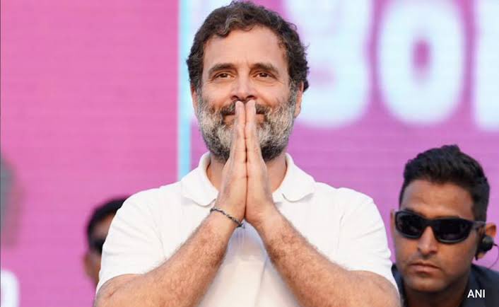 राहुल गांधींकडुन शिकायच्या गोष्टी

१. जेव्हा काहीच सकारात्मक घडत नसते तेव्हा शांत रहावे

२. जेव्हा काहीच सकारात्मक घडत नसते, तेंव्हा तुमच्यावर ऐरे गैरे नत्थू खैरे बांडे पण चिखलफेक करतात, संयमाने दुर्लक्ष करावे

३. चिखलफेकी मागचा उद्देशच असतो कि तुम्ही भावनिक होऊन तुमच्या हातून