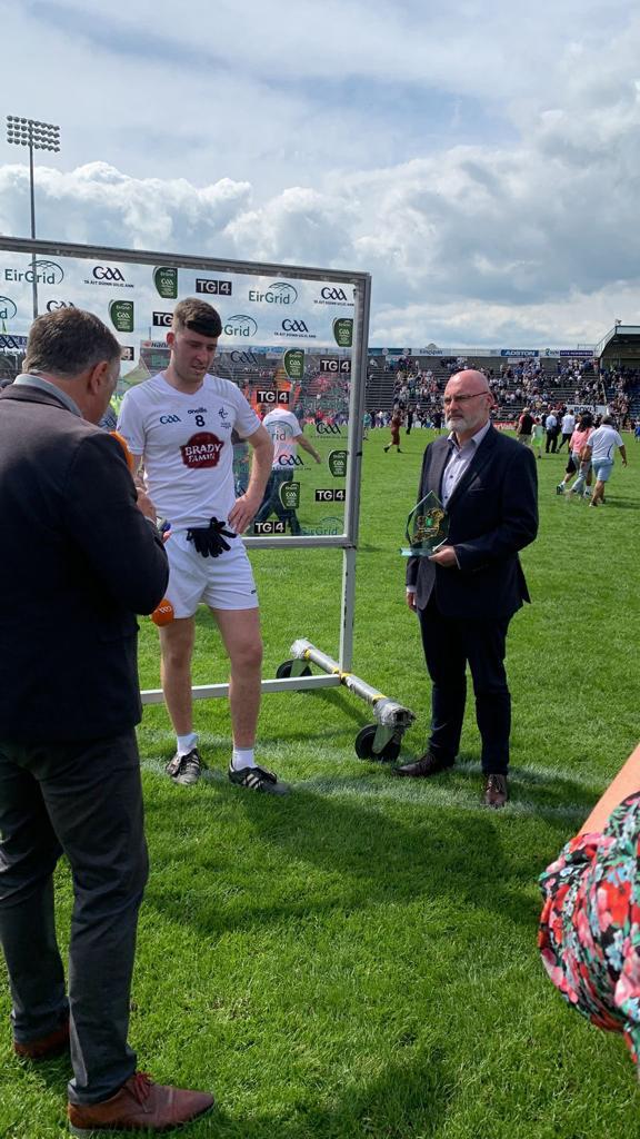 EirGrid's tweet photo. Martin Corrigan, Director of Strategy  @EirGrid presents player of the match award to Sean Hanifin of the EirGrid All-Ireland U20 Kildare team 🏆👏🏻 

#GAA https://t.co/XU7nwkMXug