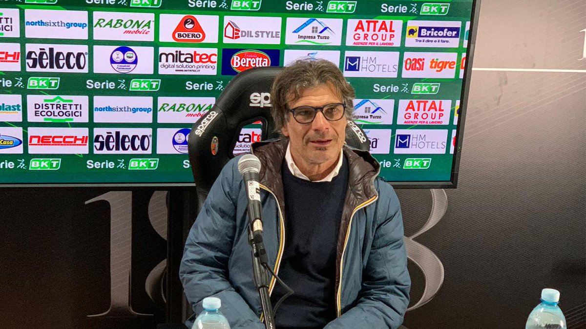 PicenoTime's tweet photo. VIDEO Ascoli-Cosenza 1-1, DellโOglio: โRingrazio i tifosi per affetto e applausi. Playoff ancora possibiliโ https://t.co/bnBo5SWRBz #serieb #ASCCOS #AscoliCosenza https://t.co/qTbBMZnfIp