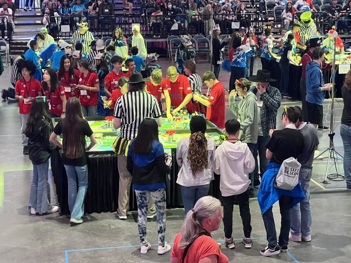 SISD_ES's tweet photo. We finished day one of competition and Team Mayhem earned the “Gracious Professionalism Token”! 🙌🏻Way to go Dragons! 🐲 #WesternEdgeOpen #FLL2023 @mchacon_JDS https://t.co/r0Lr3DPUF6