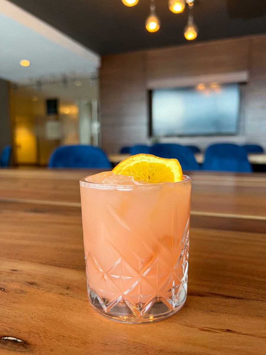 Cheers to Saturdays! 🥃 

DEAD MANS HANDLE //
tequila, Aperol, lime juice, orgeat syrup 

Come enjoy one in The Vu Lounge or alongside dinner this evening.