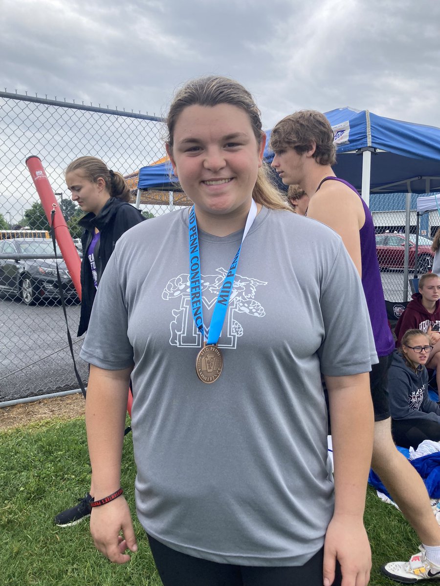 MASH_XCTF's tweet photo. Lexy gets a third place finish in the discus!! https://t.co/7aGz6968iT
