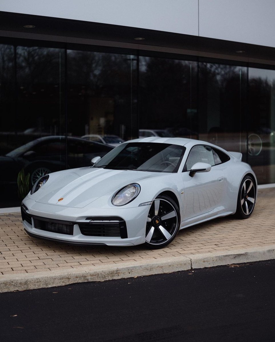 duPontREGISTRY's tweet photo. Take a look at this absolutely stunning Porsche 911 Sport Classic. This might be one of the best specs we've seen! 🤩
-
See more: https://t.co/3A9cvlYhRr https://t.co/6sGpC4IWpF