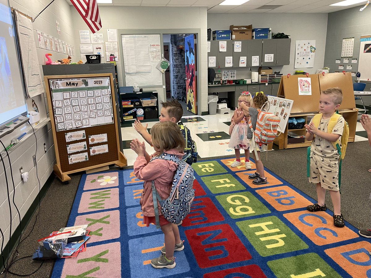 MissHanlon22's tweet photo. We learned all about ocean animals this week. Then finished off Friday with the baby shark dance. https://t.co/GX2LsLLBm4
