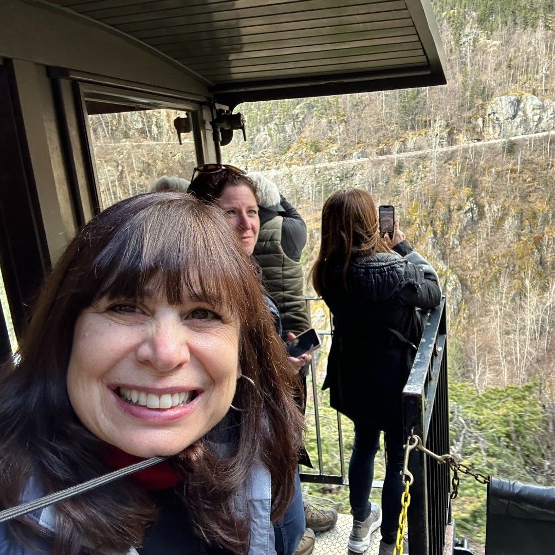 AliceTravelNJ's tweet photo. This is how you feel when you travel!

#Alaska #Skagway #WhitePass #travelelevates #luxurytravel https://t.co/j7vijpvRji