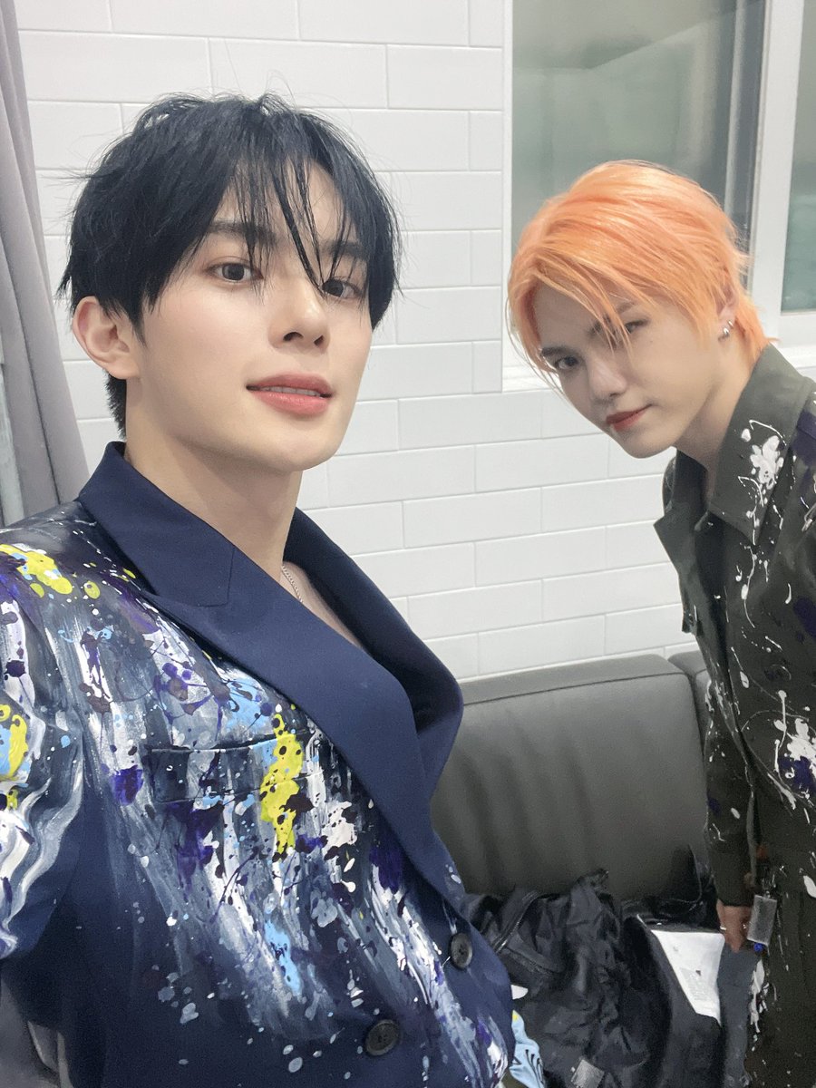 by_verivery's tweet photo. [#강민]

우리형 ㅎㅎ
오늘 누구보다 행복하기~
생일 축하해💜💜💜💜

#베리베리 #베러 #계현이형 #생일축하해 https://t.co/okIdCXyyiG