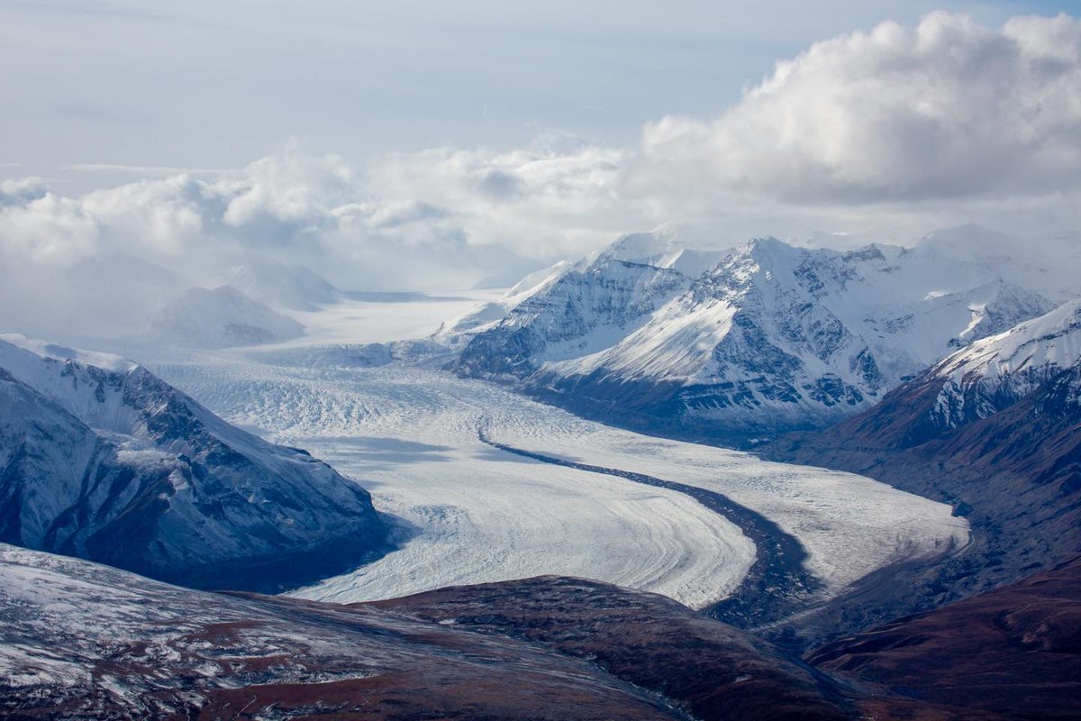 flyinBrian1911's tweet photo. Pronounced Shooshanna, the Chisana Glacier is 16 miles long and is located in the Wrangell St Elias National Park and Preserve, which encompases an area larger than Switzerland.
#Alaska #alaskaflying #flying #glaciers #landscape #Wrangell #nationalparks https://t.co/x0XZhf1qAC