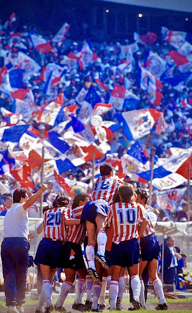 Lleva tu bandera mañana al estadio y súmate al color, mañana lo ganamos todos 🇦🇹🇦🇹🇦🇹

- Medida reglamentaria 1mt x 1.20
- Asta de PVC (media pulgada)
- No leyendas , solo escudo del club

TODOS JUNTOS #ADarLaVuelta 
VAMOS LAS <a href="/Chivas/">CHIVAS</a> 

#SomosElAlmaDeGuadalajara
#ChivasManda