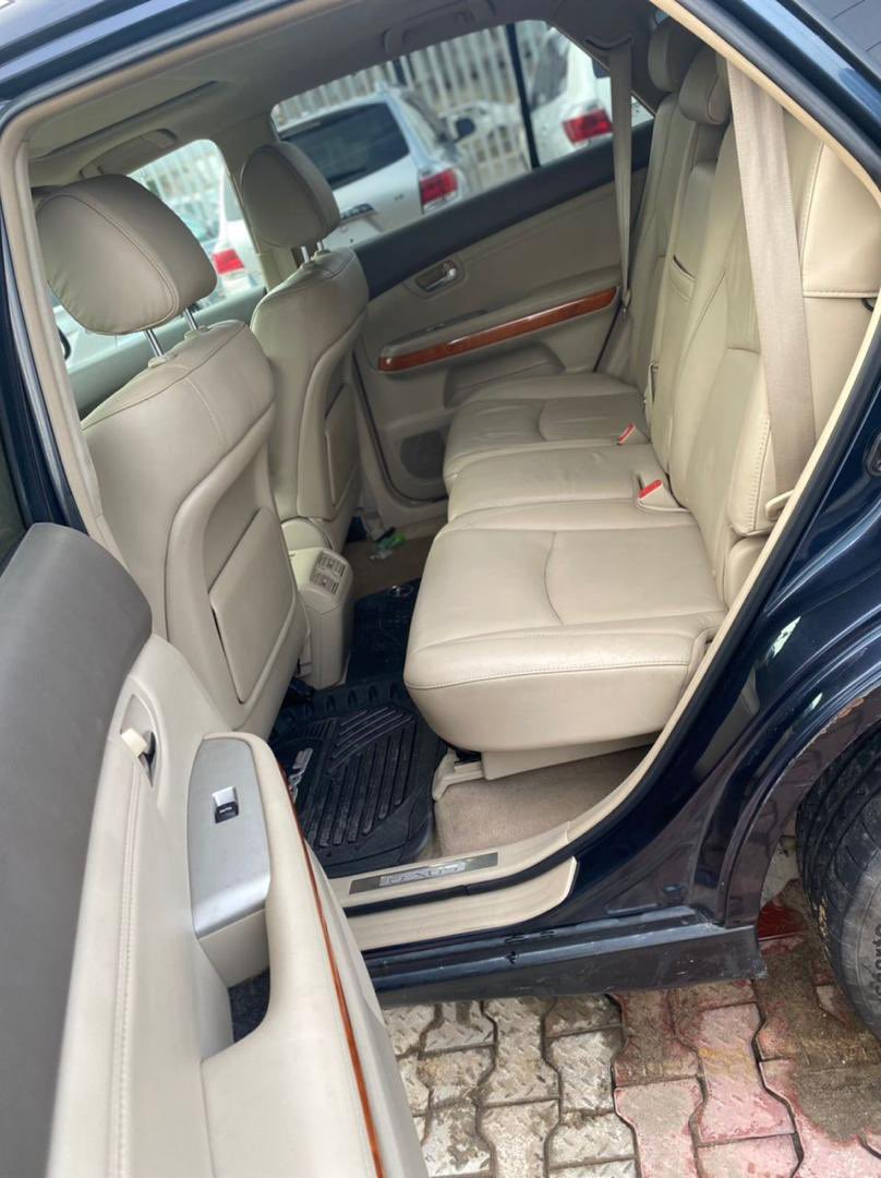 AwololaRildwan's tweet photo. Lexus R350 perfect 100 💯 in lovely cool condition available for 4M ✌️💕💯✅#Taiwoawoniyi #Countinho #PowerBook2 https://t.co/uupqmYgLYm