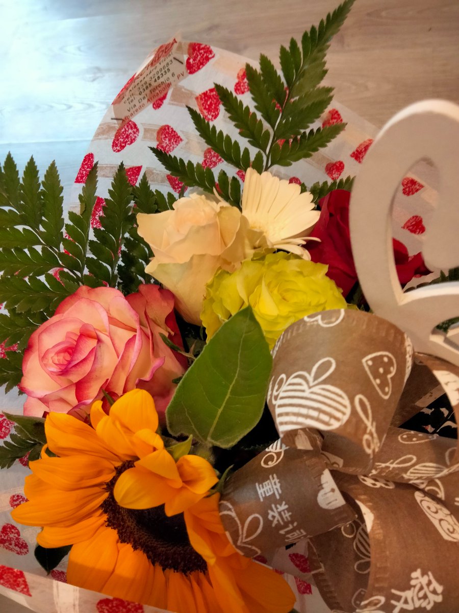 lorchideafiori's tweet photo. Auguri a tutte le mamme #festadellaMamma #lorchideafiori https://t.co/nxGkthtS0Y