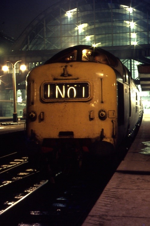 A great night time shot of a UID 55 at Kings Cross in 1970 - no doubt the Deltic contingent can identify the loco. [📷 Unk via FB]