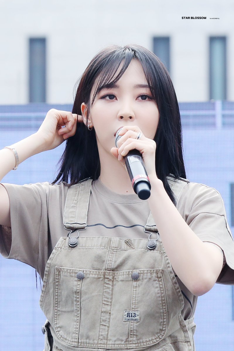 19921222com's tweet photo. 230513 HQ

#문별 #MOONBYUL https://t.co/BGTbextQWp