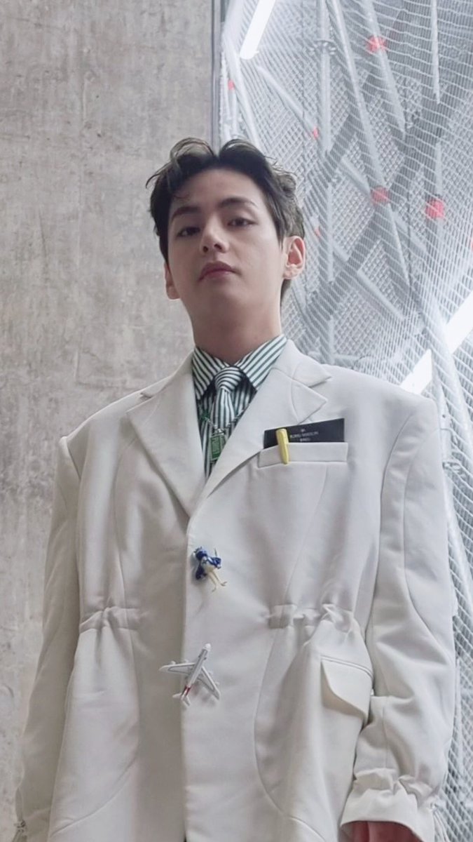 thvphotos's tweet photo. 🤍🤍🤍 

#taehyung #btsv https://t.co/frois018Zu