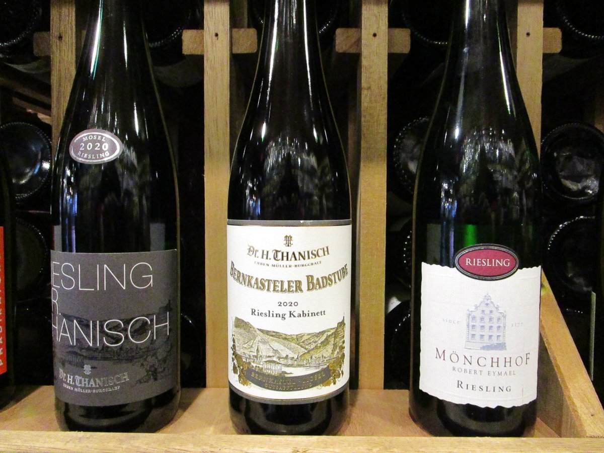 GermanGourmet's tweet photo. Happy #MothersDay to all the Moms near and far. Just a suggestion, but maybe Mom wants #flowers AND #wine this year? https://t.co/kHfdlFYGOd
