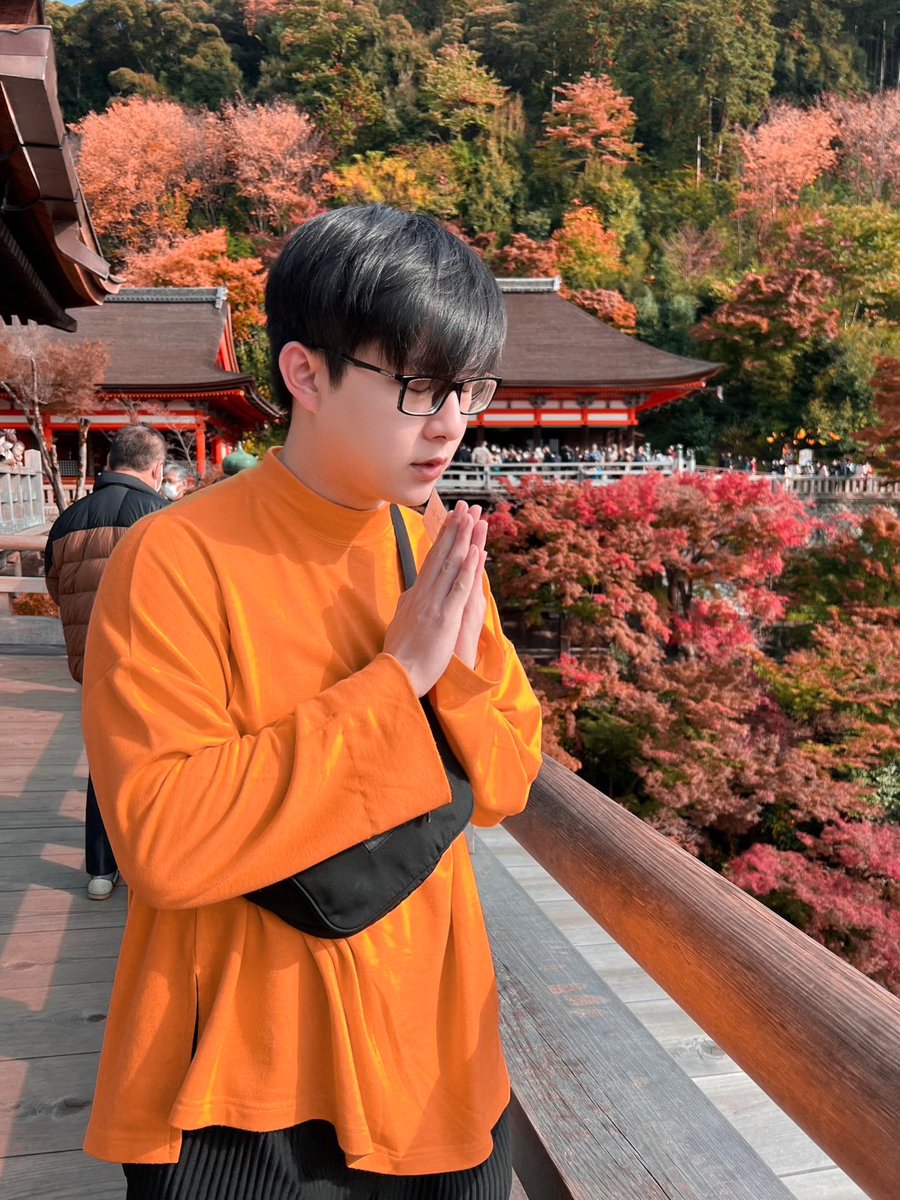 ToptapPlaych's tweet photo. ไหว้ขอพร ให้การเลือกตั้งผ่��นไปอย่างโปร่งใส ไม่มีการโกง 🧡 พรุ่งนี้ไปเลือกตั้งกัน เลือกใครก็ได้ เป็นสิทธิ์ของทุกคนเลย เคารพกันและกัน เคารพในความเป็นประชาธิปไตข https://t.co/xqCO9AhJlh
