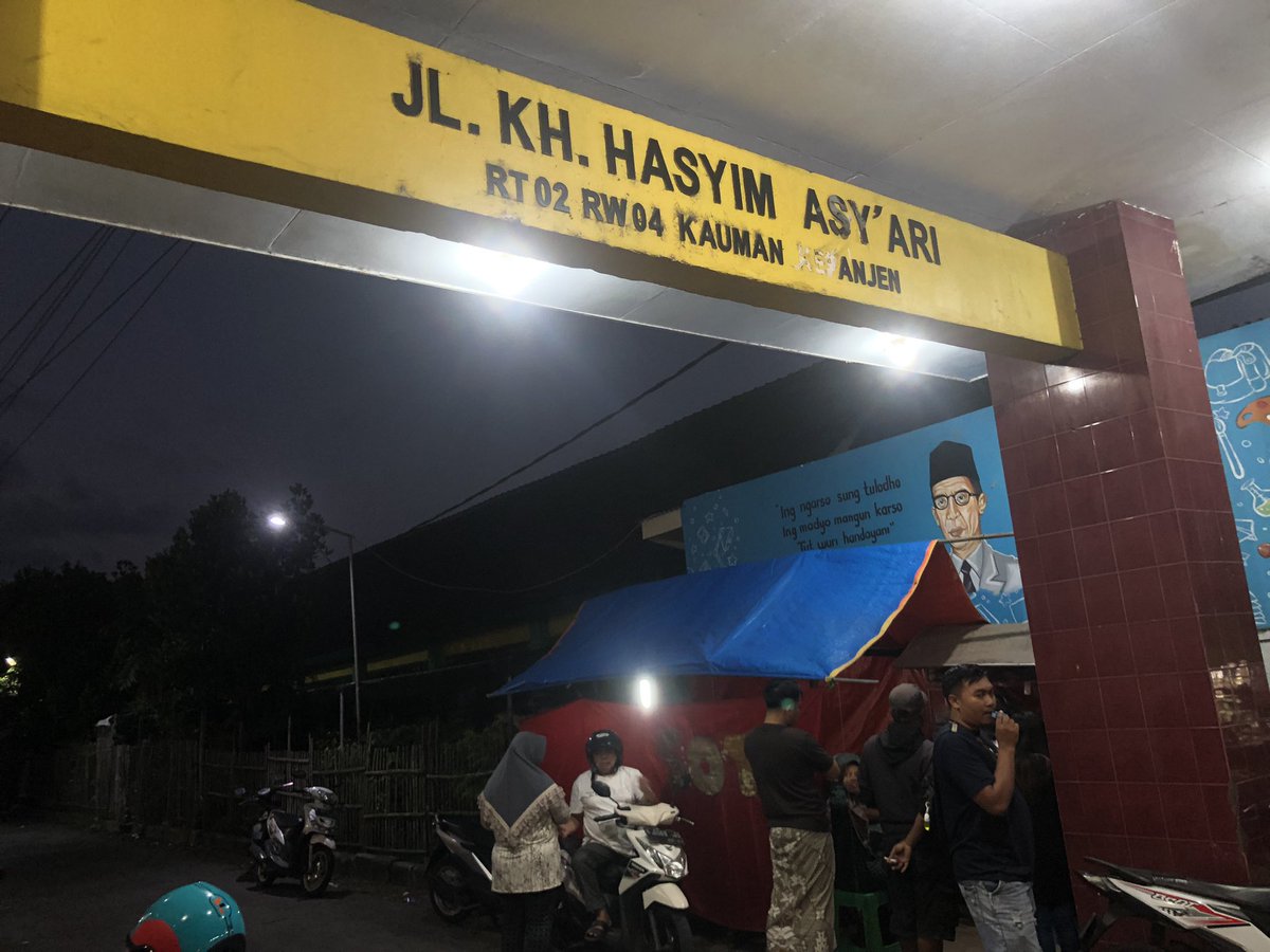 dhanseee's tweet photo. ini soto rame banget sih emang, wajib di coba ya kalo ke Kepanjen min @infomalang https://t.co/qtTypu30vJ