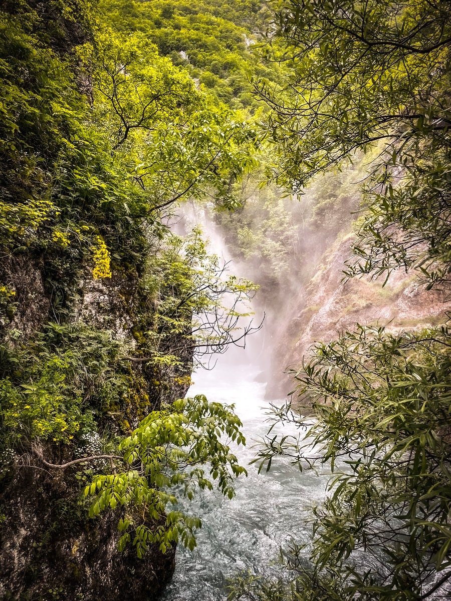 Burimi i Drinit në Radac, Pejë 🇽🇰

Një prej mrekullive natyrore që ka vendi ynë!