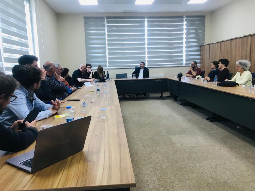 VanBaro's tweet image. 14 Mayıs seçimlerini izlemek üzere Avrupa ülkelerinden gelen @ProgIntl  heyeti Baromuzu ziyarette bulundu.

Seçim güvenliğine ilişkin bilgi alışverişinde bulunduğumuz heyete, nazik ziyaretleri için teşekkür ederiz.