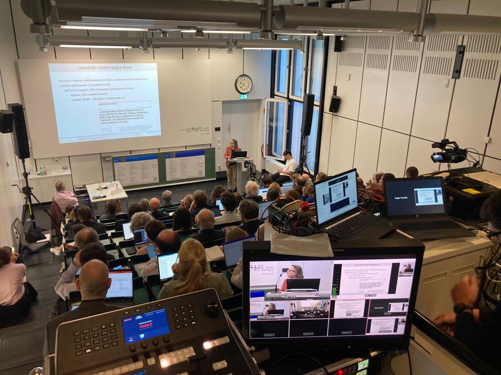 C_Scheibenbogen's tweet photo. Ärzte und Wissenschaftler aus aller Welt trafen sich am 11./12.5. bei der internationalen #MECFS Konferenz an der #Charité. Es ist sehr ermutigend wie viele neue Erkenntnisse es gibt, die Vorträge und eine Zusammenfassung werden veröffentlicht! https://t.co/PhQ8TwlqvH