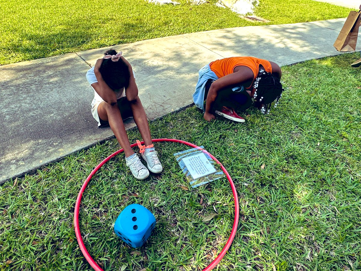 PJESCounseling's tweet photo. And @ProjectWILD’s #FlyingWILD “Great Migration Challenge” lesson was a HUGE success at helping the Team Everglades club share these many challenges with our families in a fun way during @PineJogES Spring into Summer event- even if your bird’s journey was unsuccessful! https://t.co/htNZEUwJHR