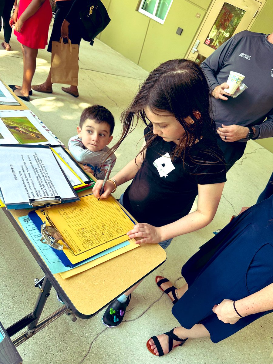 PJESCounseling's tweet photo. And @ProjectWILD’s #FlyingWILD “Great Migration Challenge” lesson was a HUGE success at helping the Team Everglades club share these many challenges with our families in a fun way during @PineJogES Spring into Summer event- even if your bird’s journey was unsuccessful! https://t.co/htNZEUwJHR