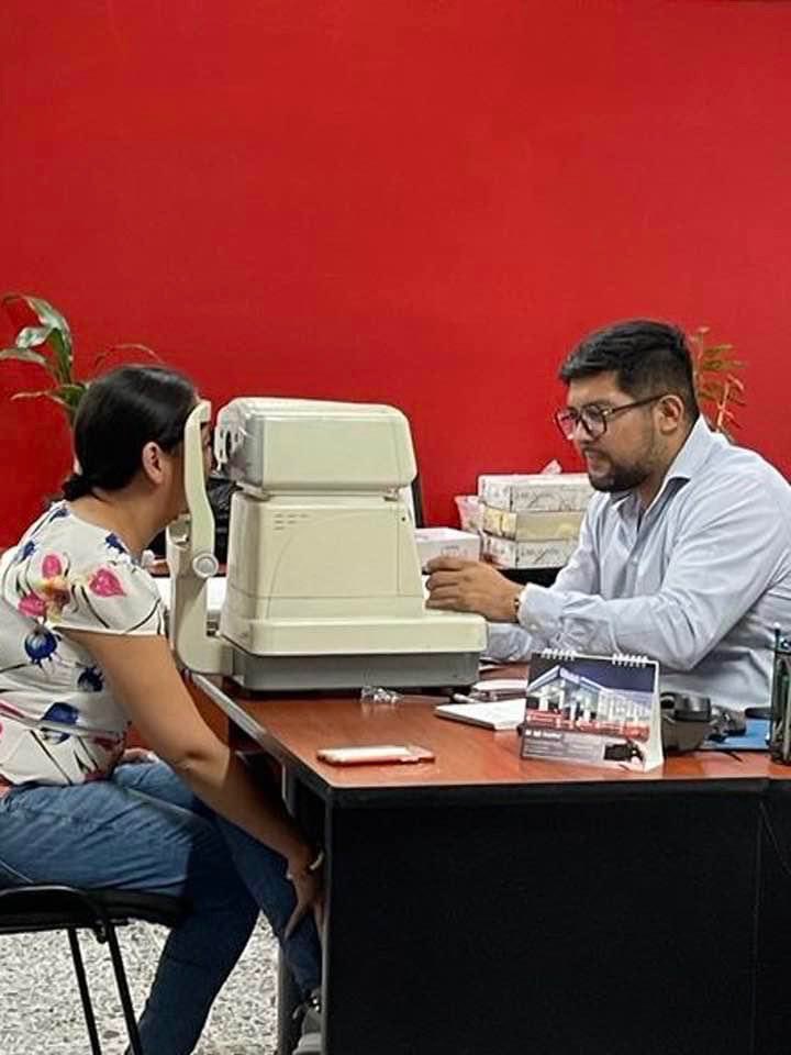 GestionSLPPRI's tweet photo. Continuamos con la #JornadaDeSaludVisual los esperamos en el edificio PRI San Luis Potosí , 11:00 a.m a 4:00 p.m. #AquiEstaElPri 
#SomosRevolucionarios🟢⚪️🔴
@luzelenaarella4 https://t.co/GQACUjEr4G